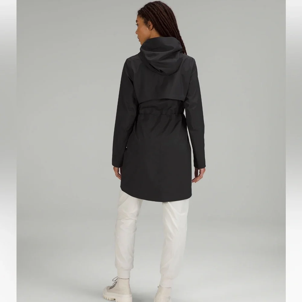 New with Tags — Lululemon - Rain Rebel Insulated Jacket- Size 4 - Black - Picture 2 of 10